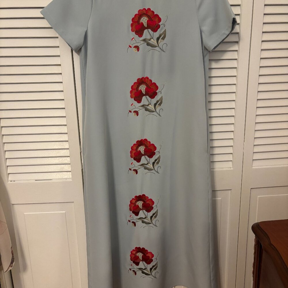 Tuckernuck Sky Blue Embroidered James Dress size XS - Shift Maxi Short Sleeve